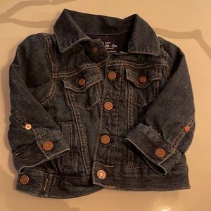 Baby gap jean jacket size 18-24 months. Lined. Great condition.